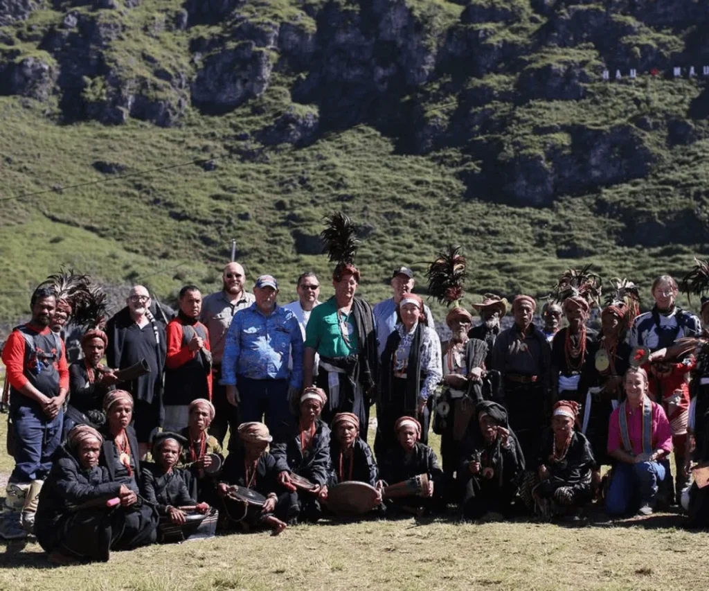 dili dirt bike maubisse group photo